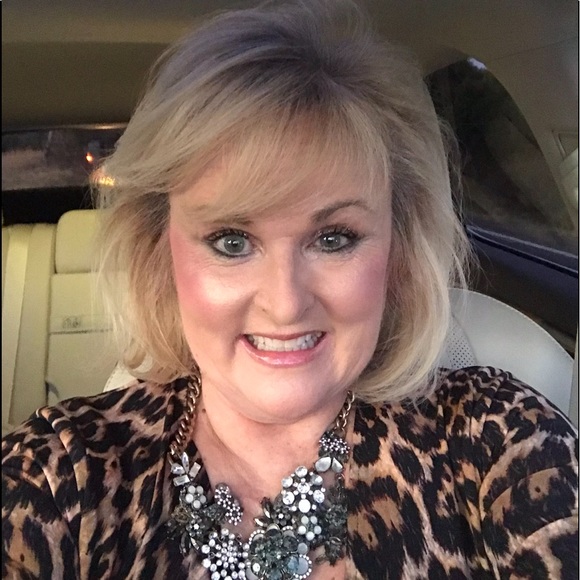 Meet your Posher, Julie - Picture 1 of 1